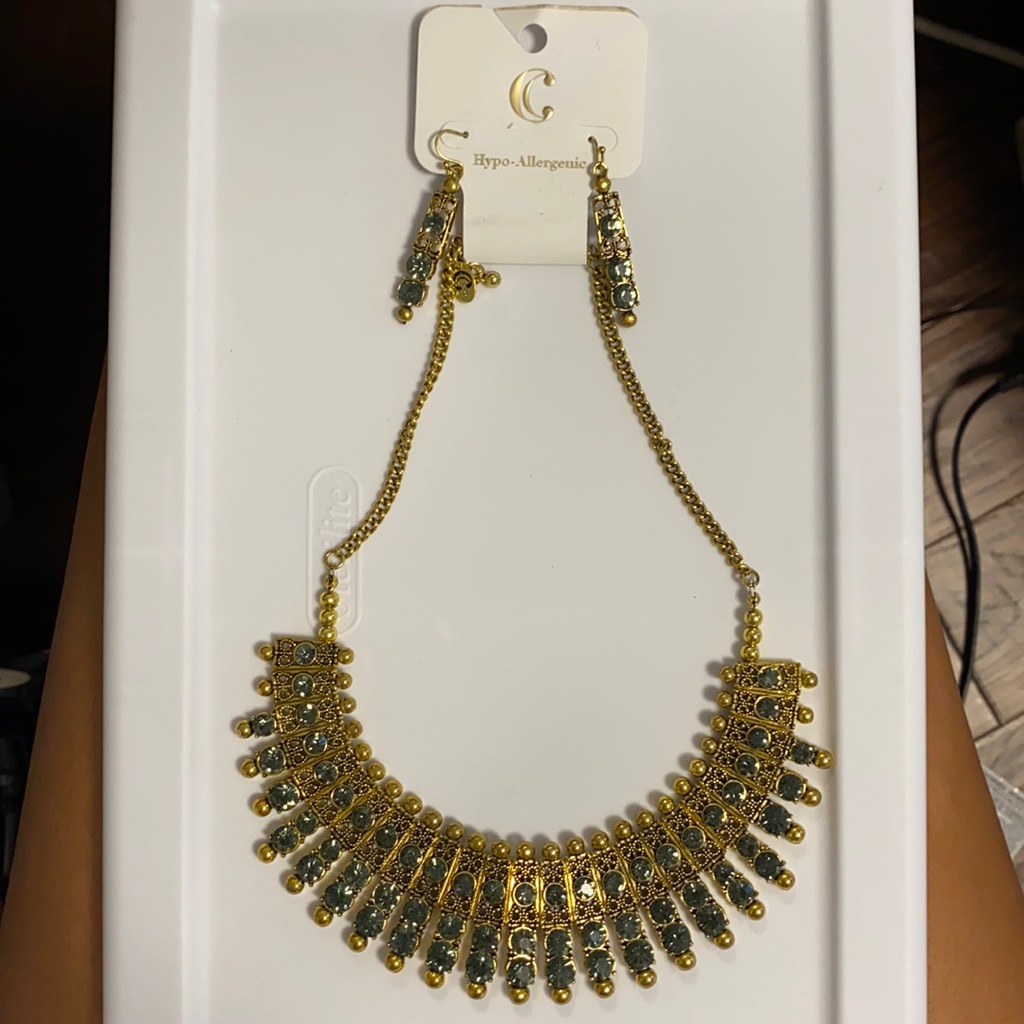 Gold Necklace And Matching Earrings 12$